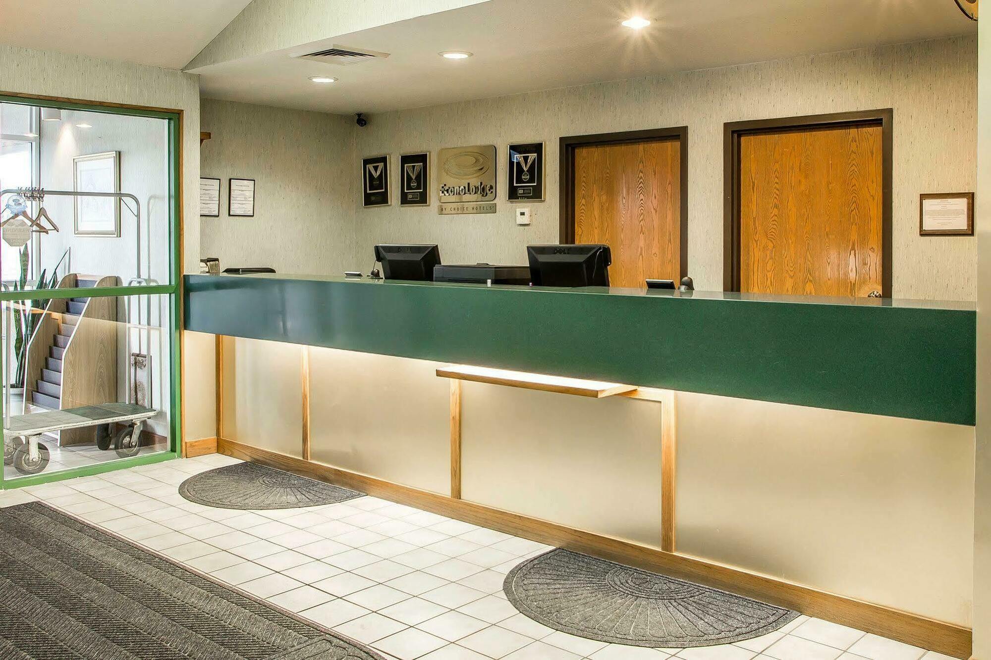 Lodge Econo Wausau - *